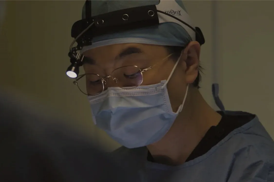 강남 가슴재수술 — 재수술이 필요한 신호와 보형물 교체 · 피막 처리 기준
